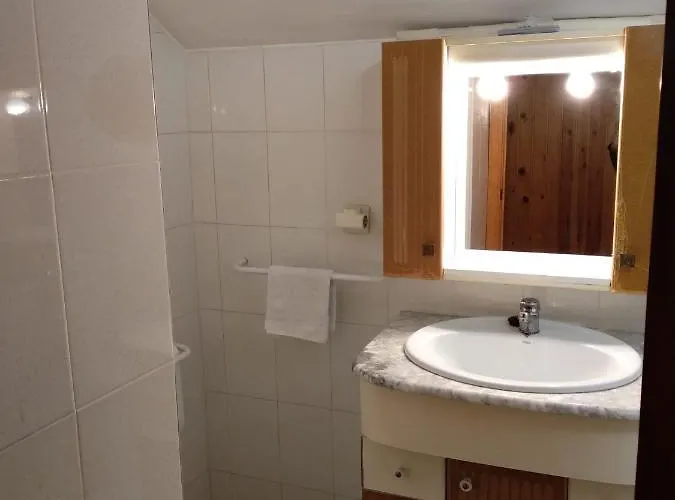 Acogedor Con Piscina En Rialp